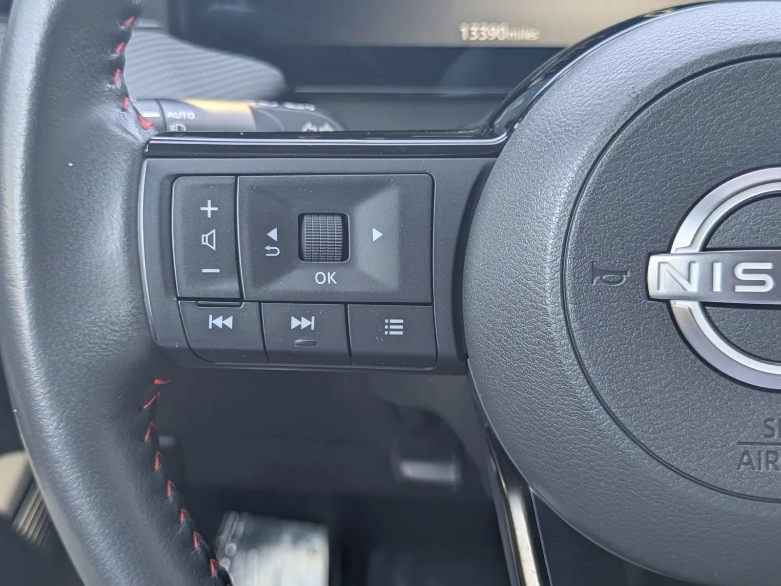 Used 2025 Nissan Kicks SR FWD image 21