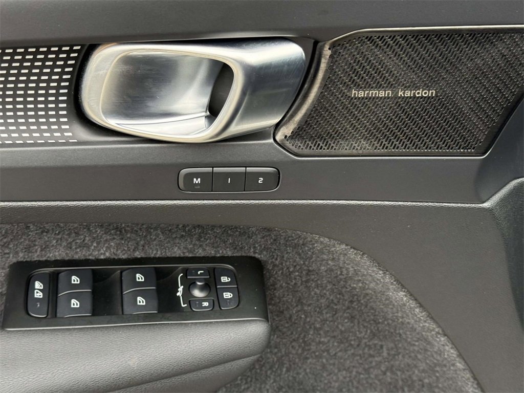 Used 2022 Volvo XC40 P8 Recharge Ultimate image 21