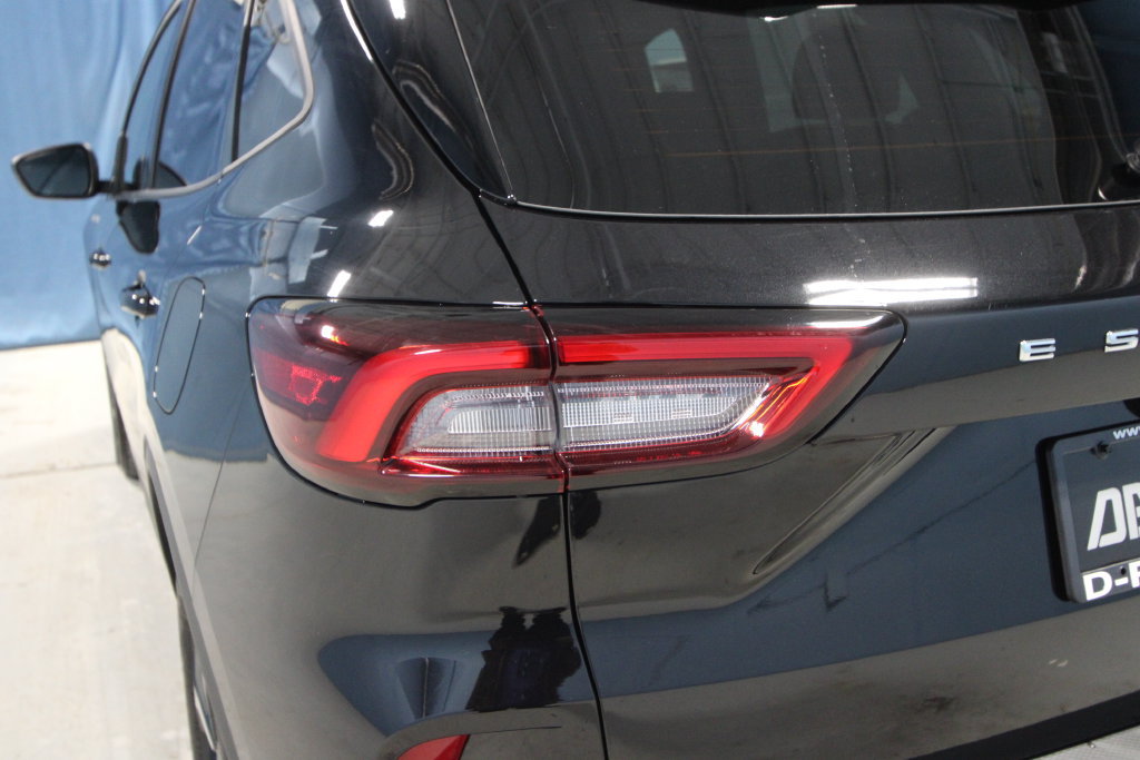 Used 2025 Ford Escape ST-Line Select w/ Class II Trailer Tow Package AWD/4WD image 33
