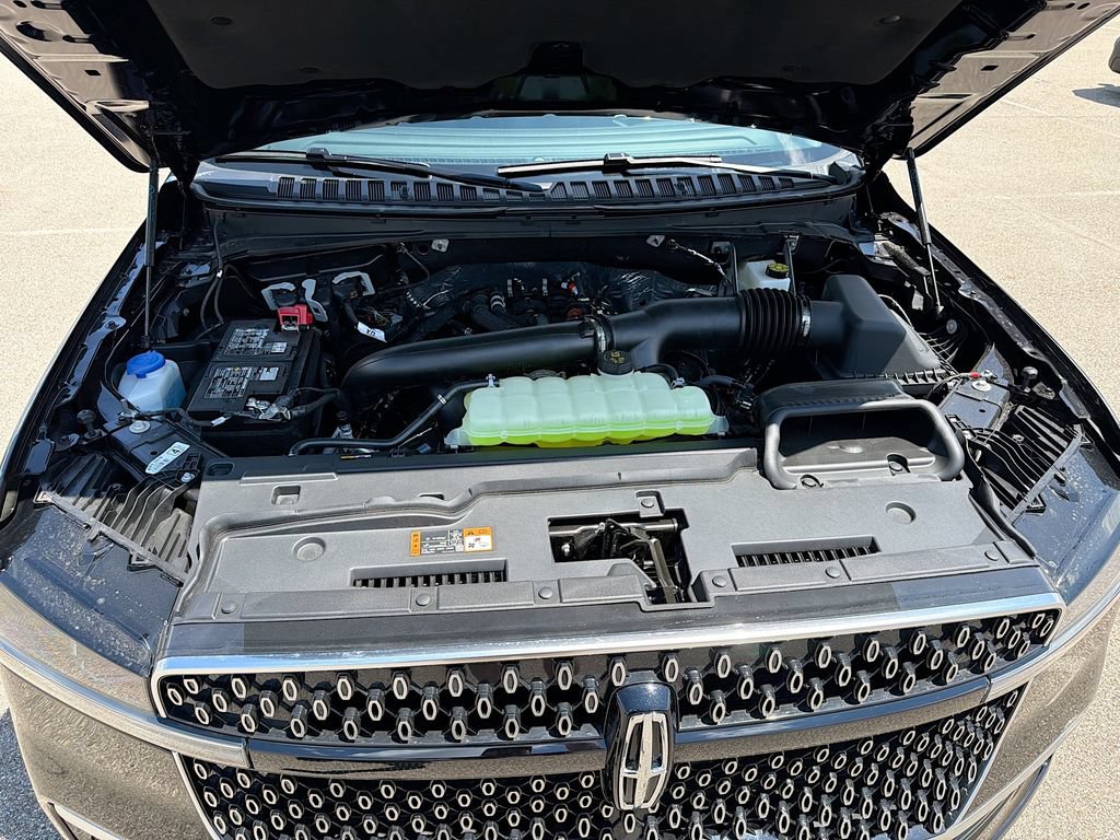 Used 2026 Lincoln Navigator Premiere AWD/4WD image 34