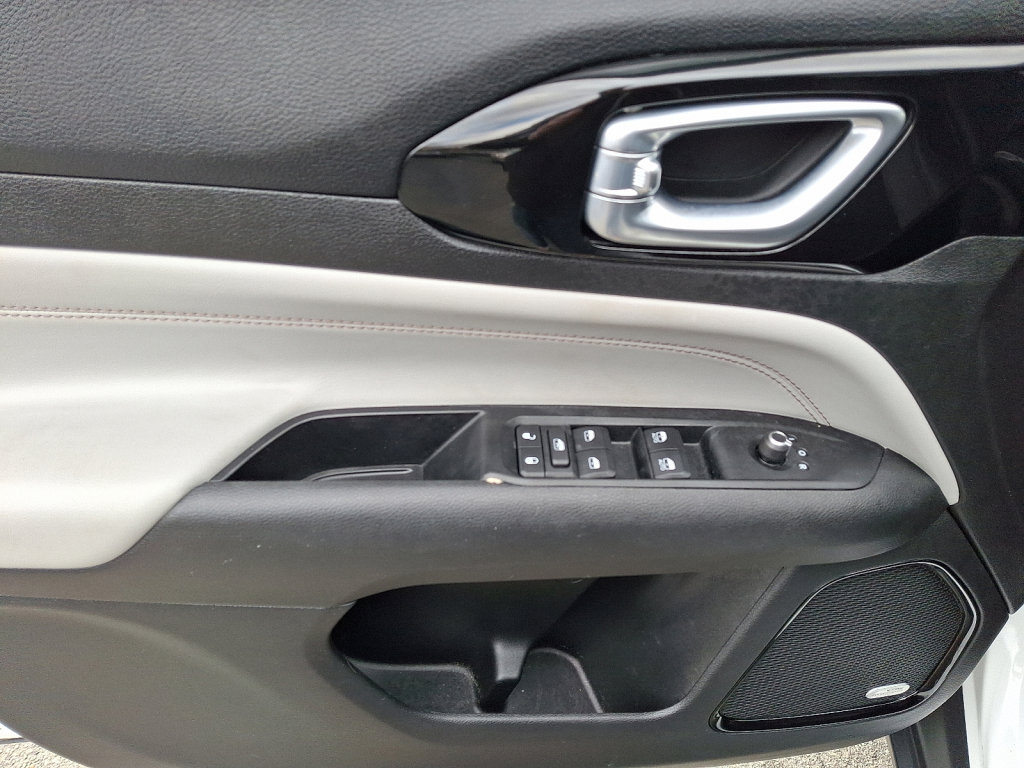 Certified 2022 Jeep Compass Limited w/ Sun and Sound Group image 22