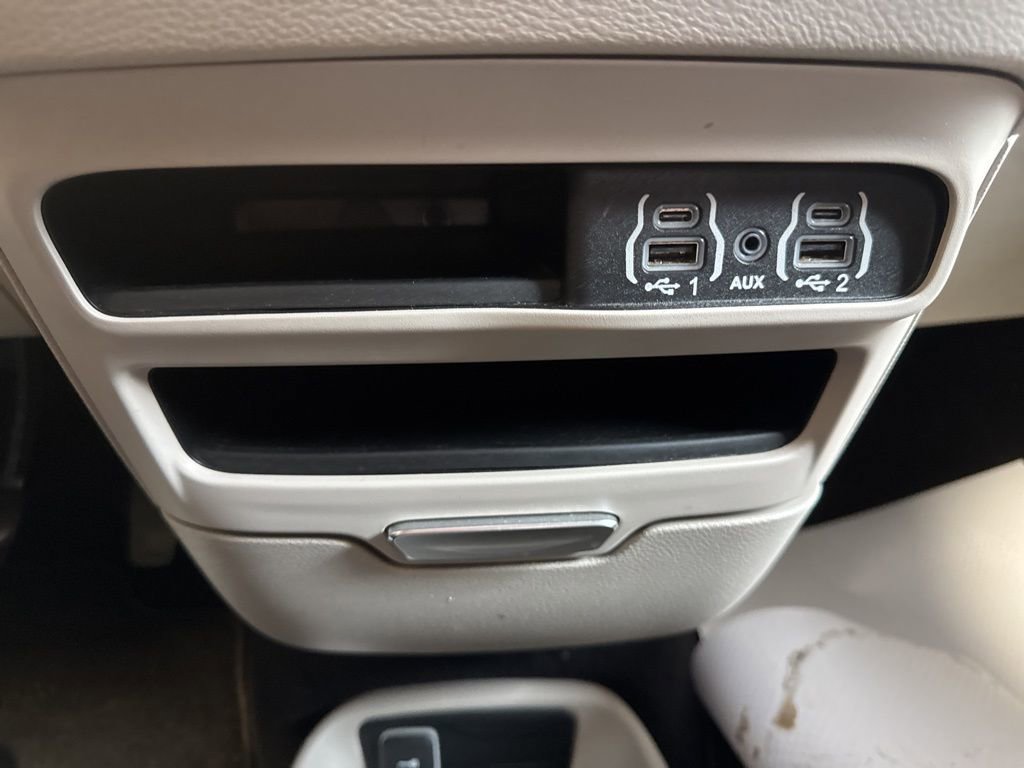 Used 2023 Chrysler Voyager LX image 21