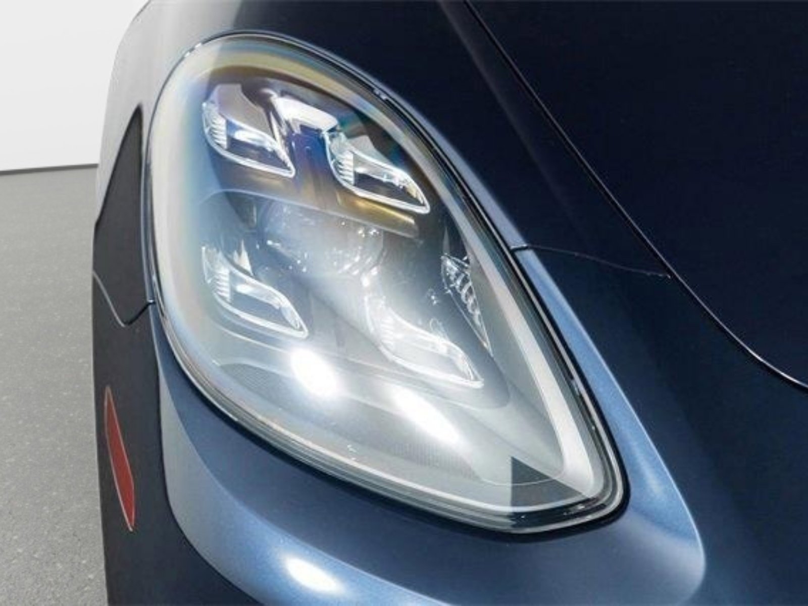 Used 2023 Porsche Panamera 4 Platinum Edition w/ Assistance Package image 21