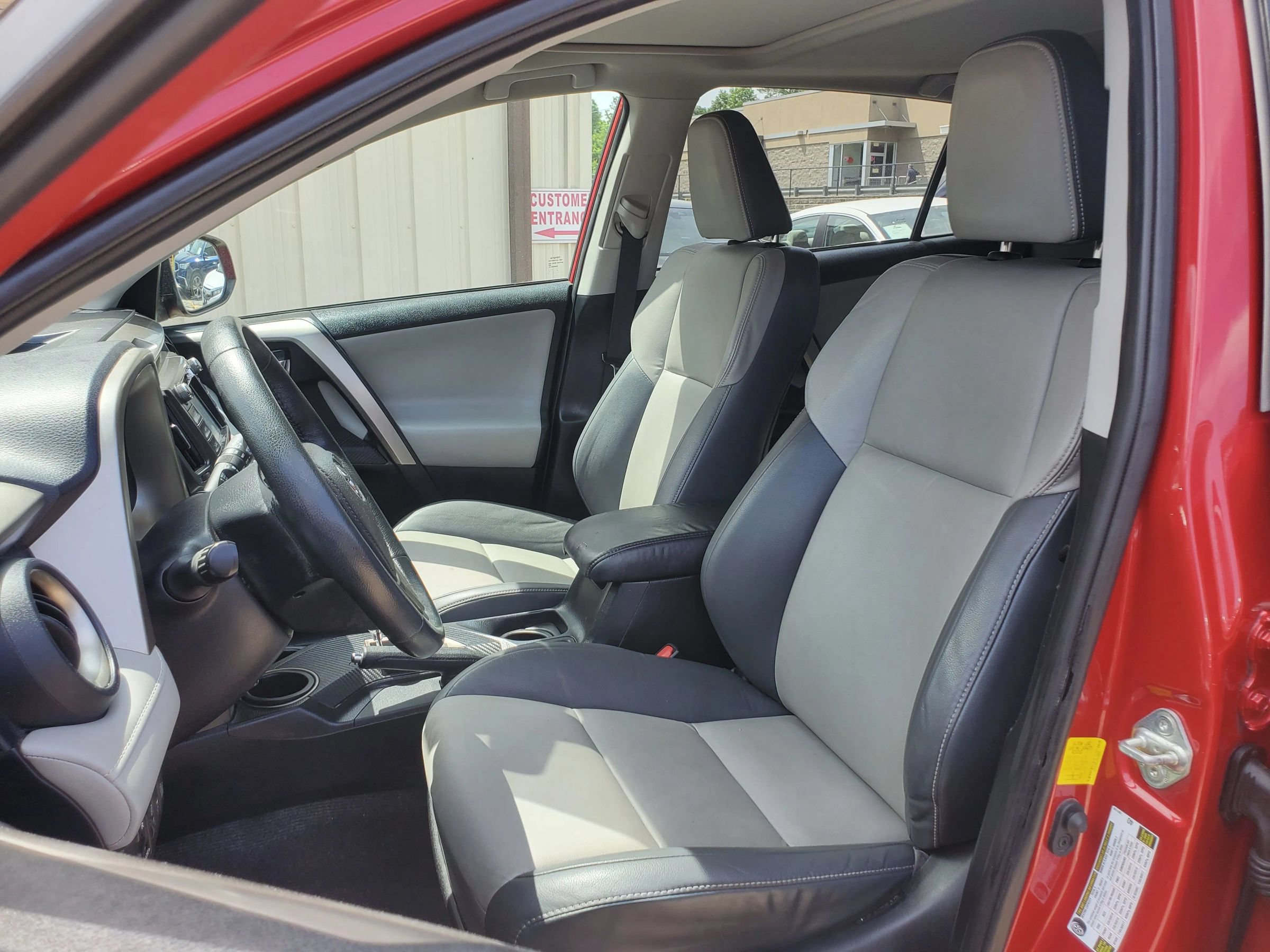 Used 2015 Toyota RAV4 Limited w/ Technology Package FWD image 3