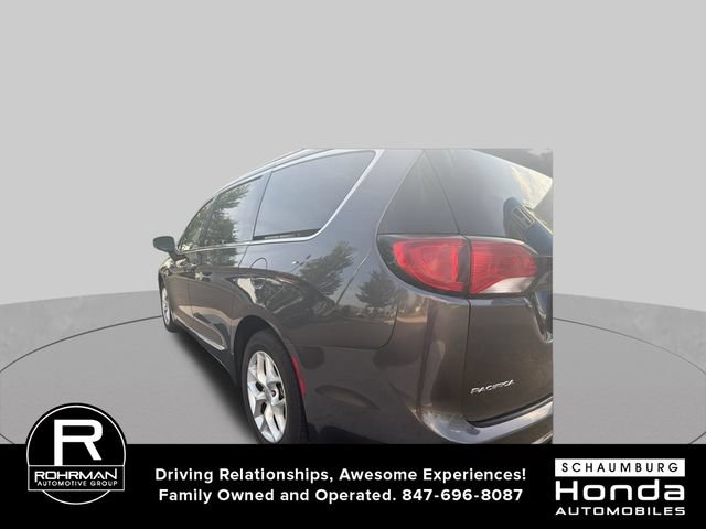 Used 2017 Chrysler Pacifica Touring-L Plus w/ Tire & Wheel Group FWD image 9