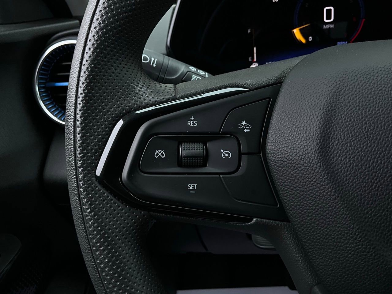 Used 2025 Chevrolet Trax LT image 32