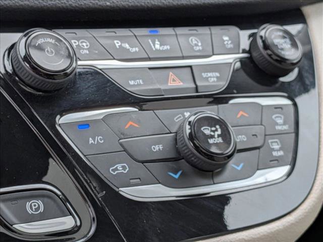 Used 2020 Chrysler Pacifica Touring-L image 9