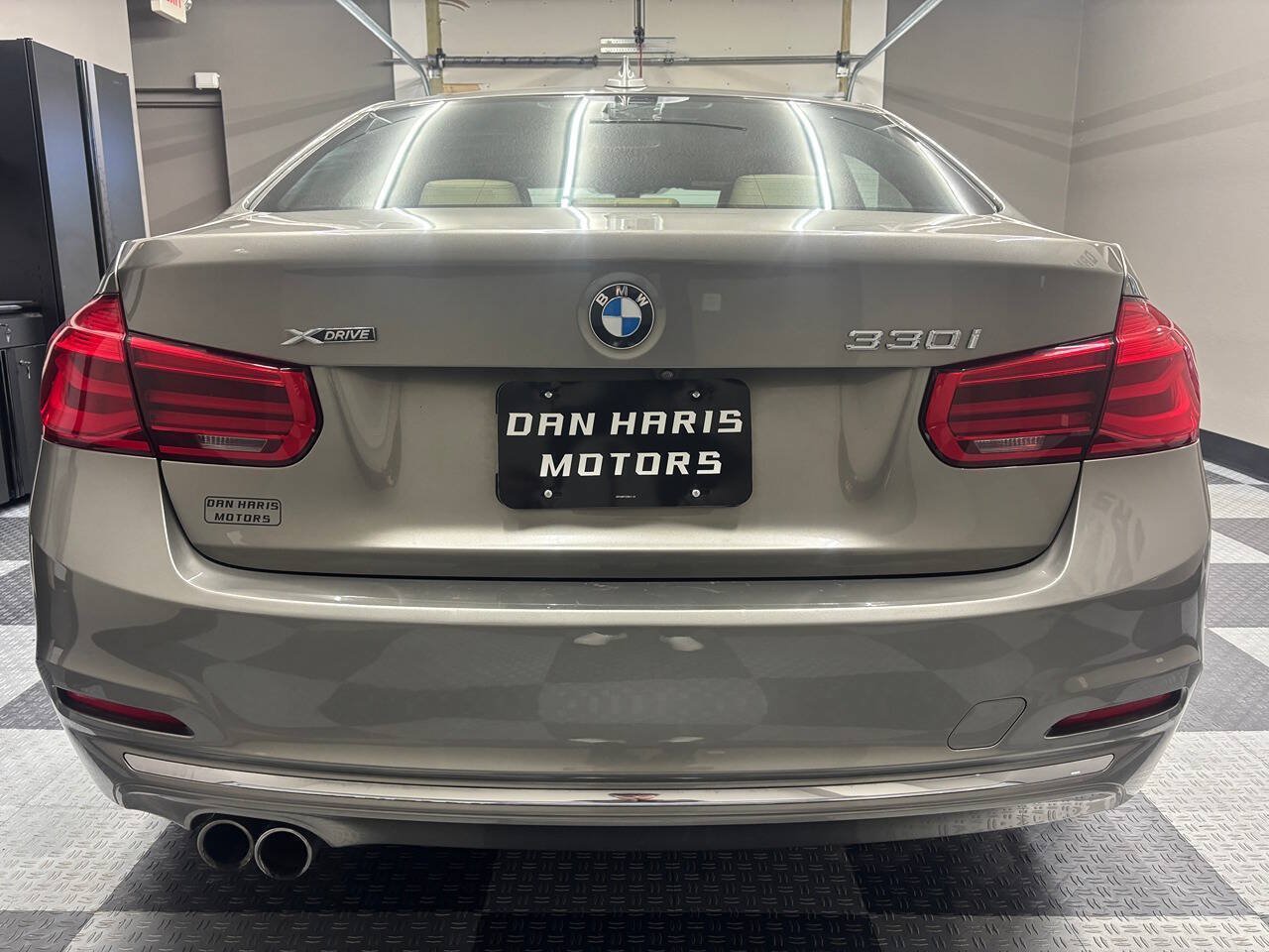 Used 2018 BMW 330i xDrive Sedan AWD/4WD image 9