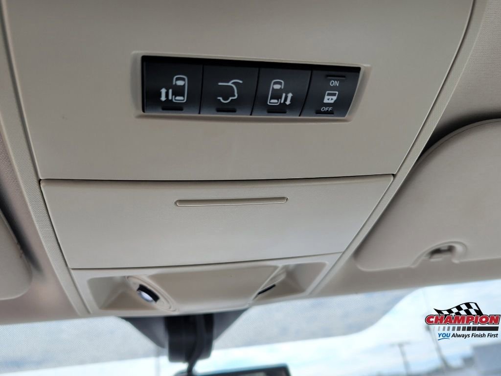 Used 2013 Chrysler Town & Country Touring-L w/ Entertainment Group #2 FWD image 21