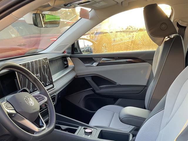 New 2025 Volkswagen Tiguan SE image 6