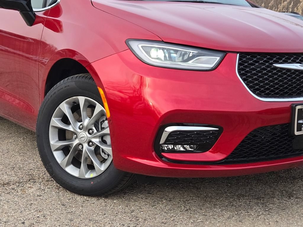New 2026 Chrysler Pacifica Select AWD/4WD image 5