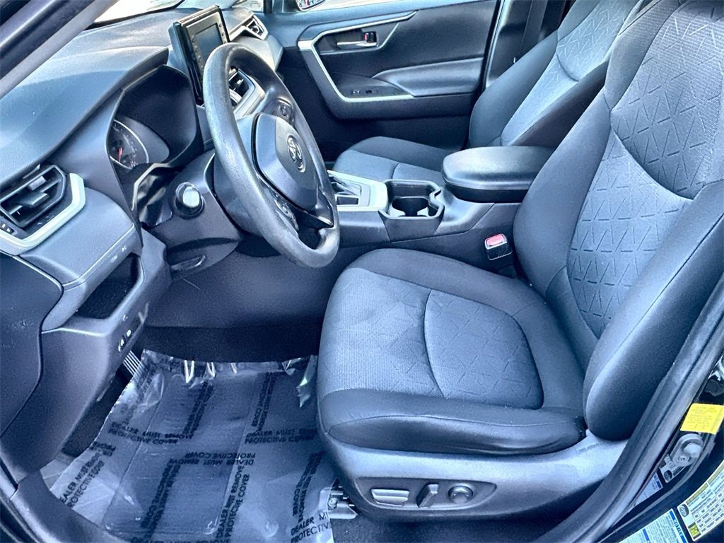 Used 2021 Toyota RAV4 XLE image 13