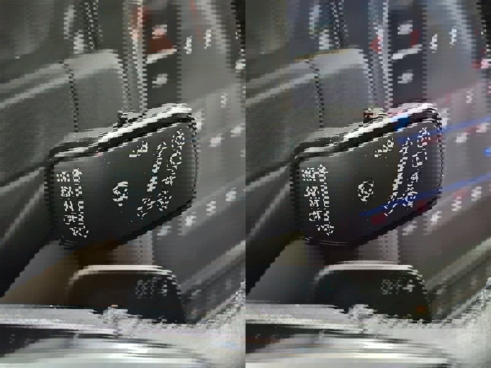 Used 2019 Volkswagen Golf SE w/ Driver Assistance Package image 27