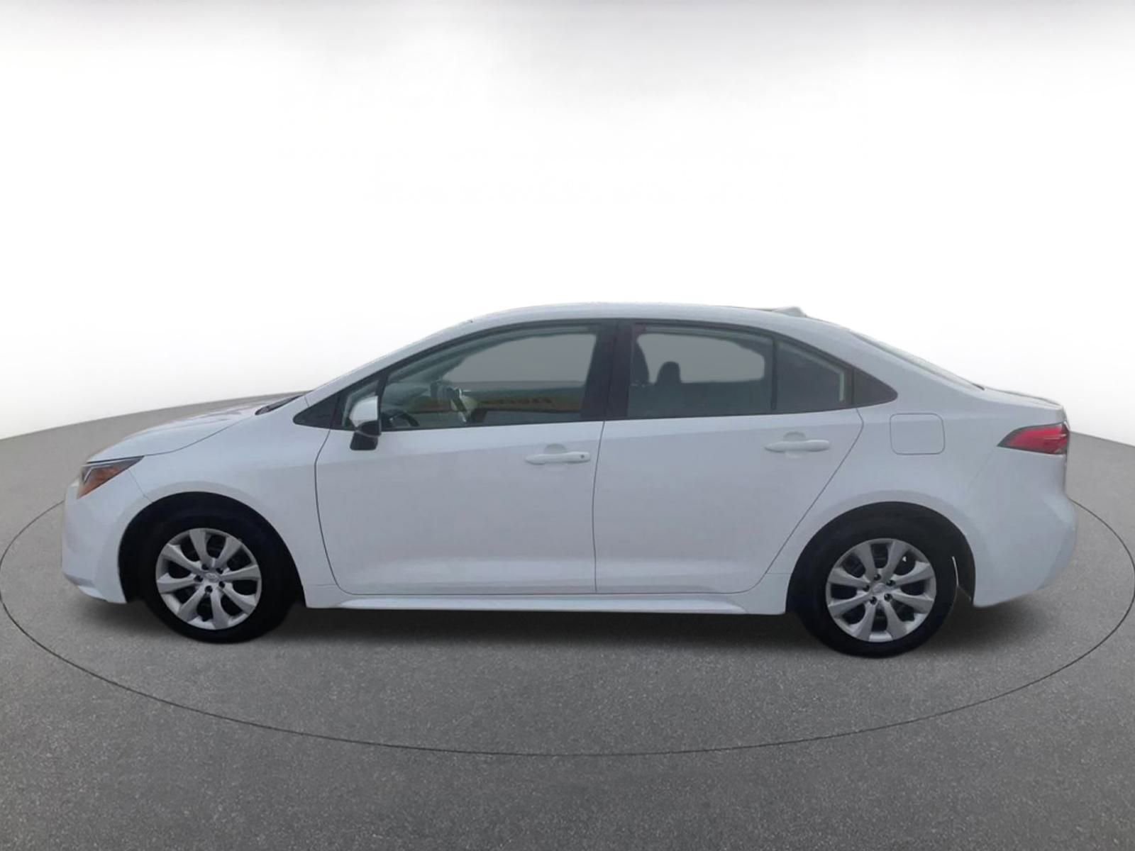 Used 2025 Toyota Corolla LE image 9