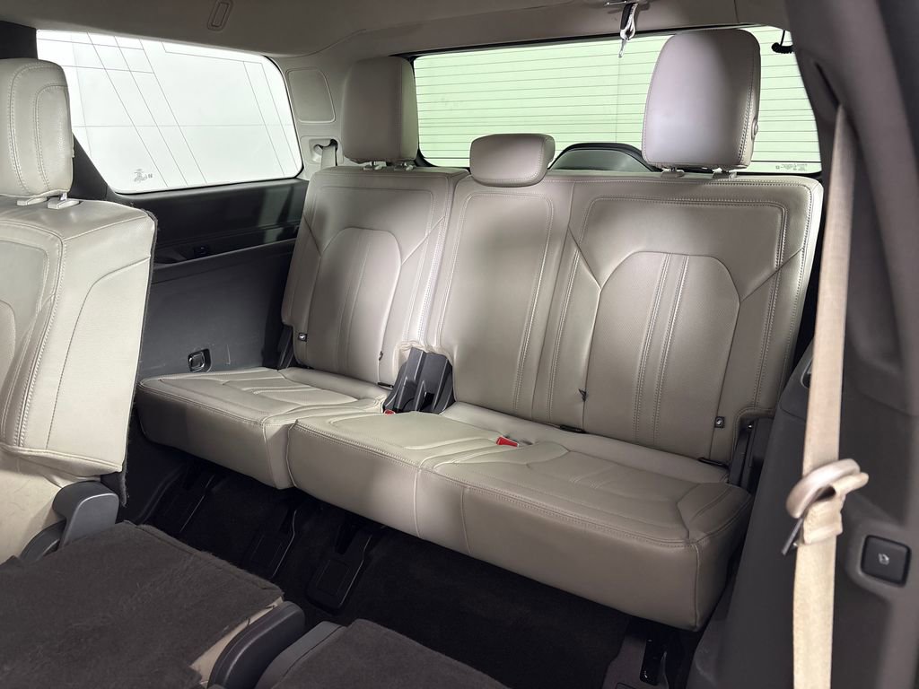 Used 2019 Ford Expedition Limited w/ Equipment Group 301A RWD image 31