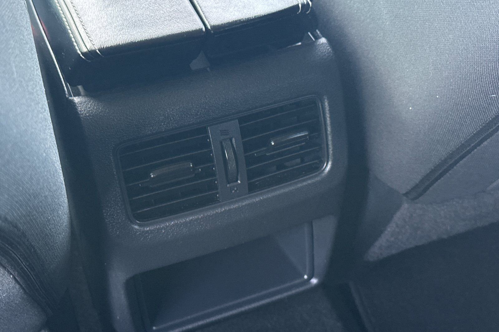 Used 2024 Nissan Rogue S image 42