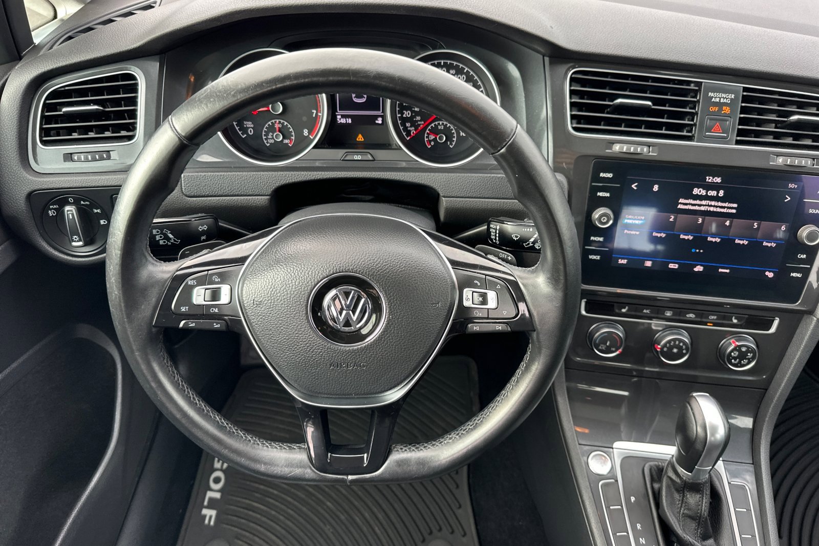 Used 2018 Volkswagen Golf SE image 14