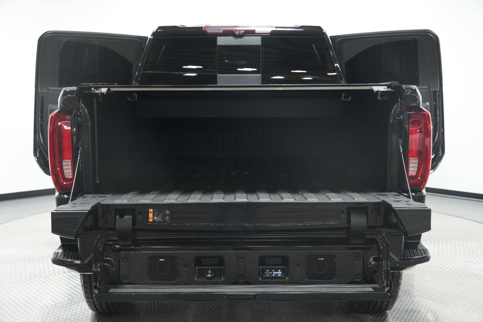 Used 2023 GMC Sierra 2500 Denali w/ Denali Black Diamond Edition image 13