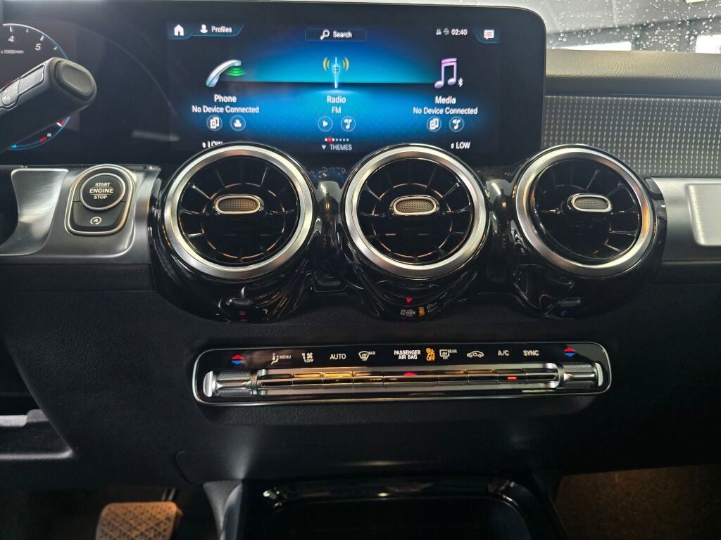 Used 2023 Mercedes-Benz GLB 250 4MATIC image 33