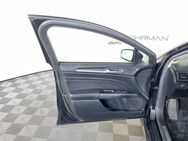 Used 2017 Ford Fusion Titanium image 33