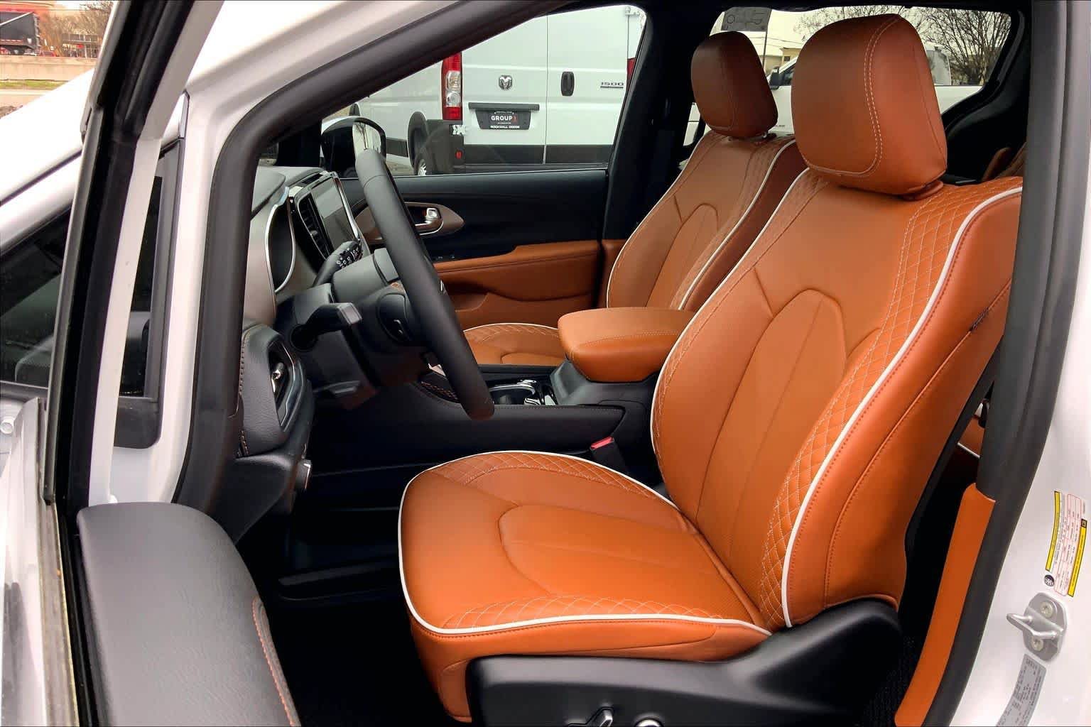 New 2026 Chrysler Pacifica Pinnacle FWD image 7