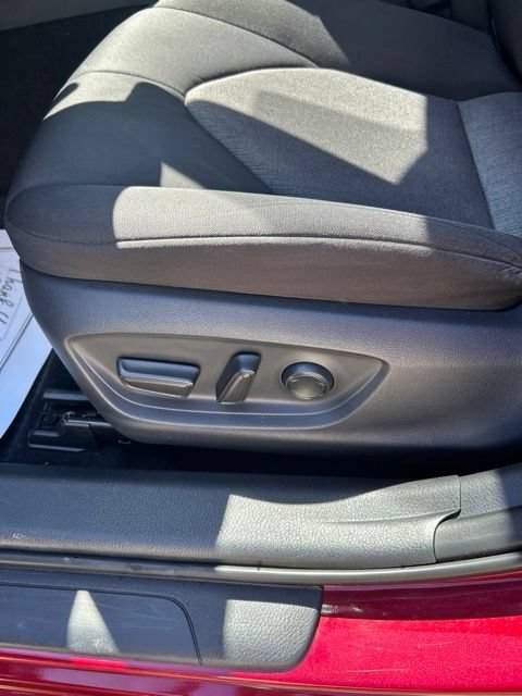 Used 2018 Toyota Camry LE FWD image 13