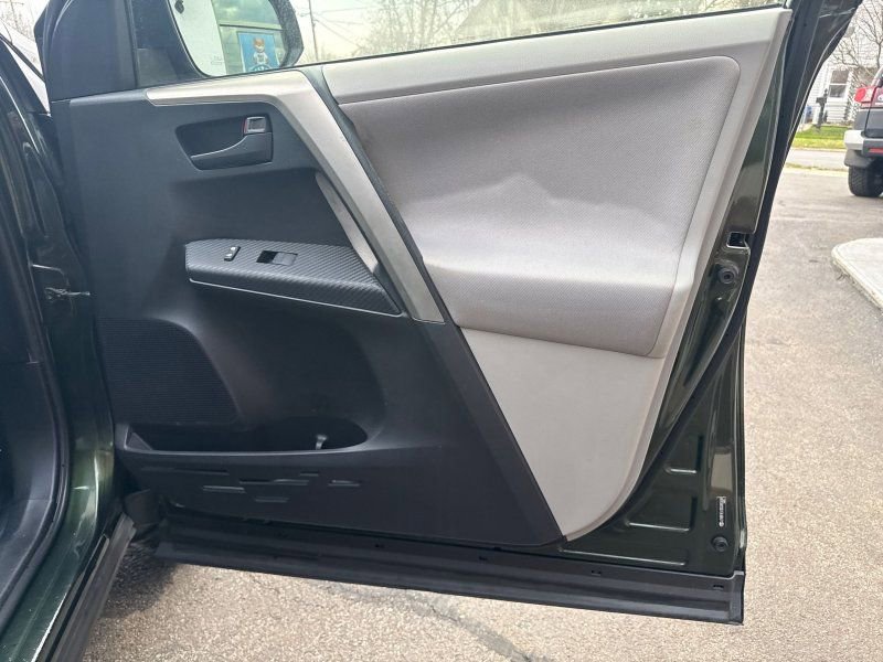 Used 2013 Toyota RAV4 LE image 12
