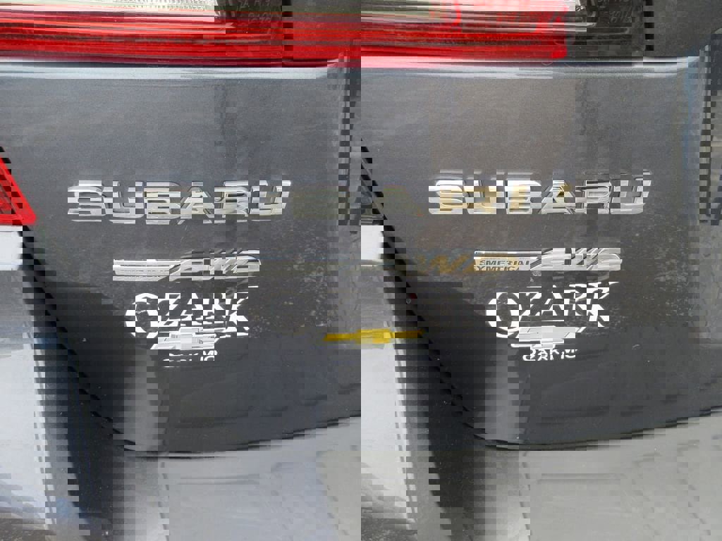 Used 2017 Subaru Outback 2.5i Limited AWD/4WD image 12