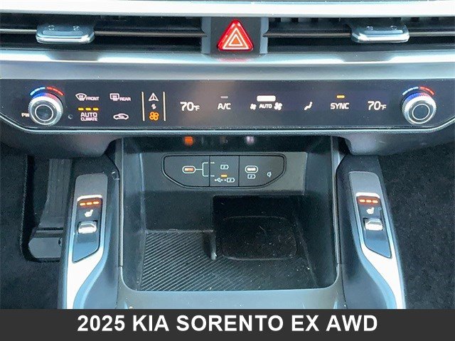 Certified 2025 Kia Sorento EX image 21