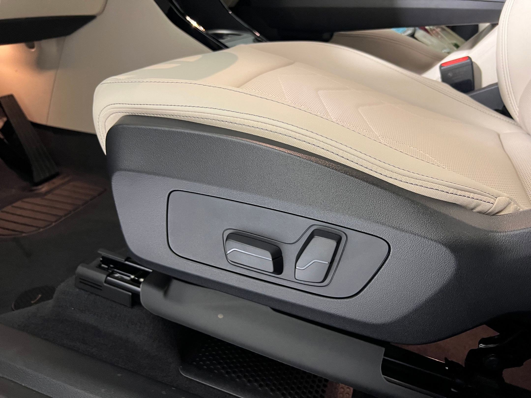 Used 2025 BMW X1 xDrive28i w/ Convenience Package image 12