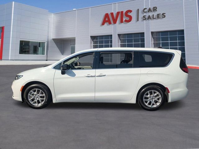 Used 2024 Chrysler Pacifica Touring-L image 10