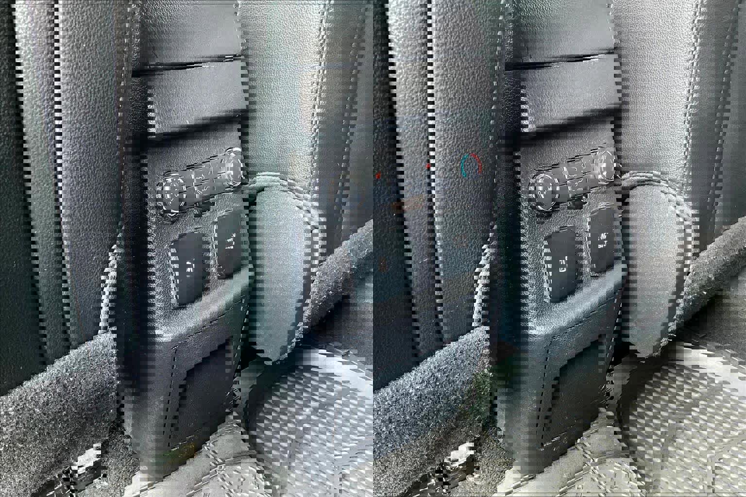 Used 2018 Ford Explorer Limited w/ Ford Safe & Smart Package image 34