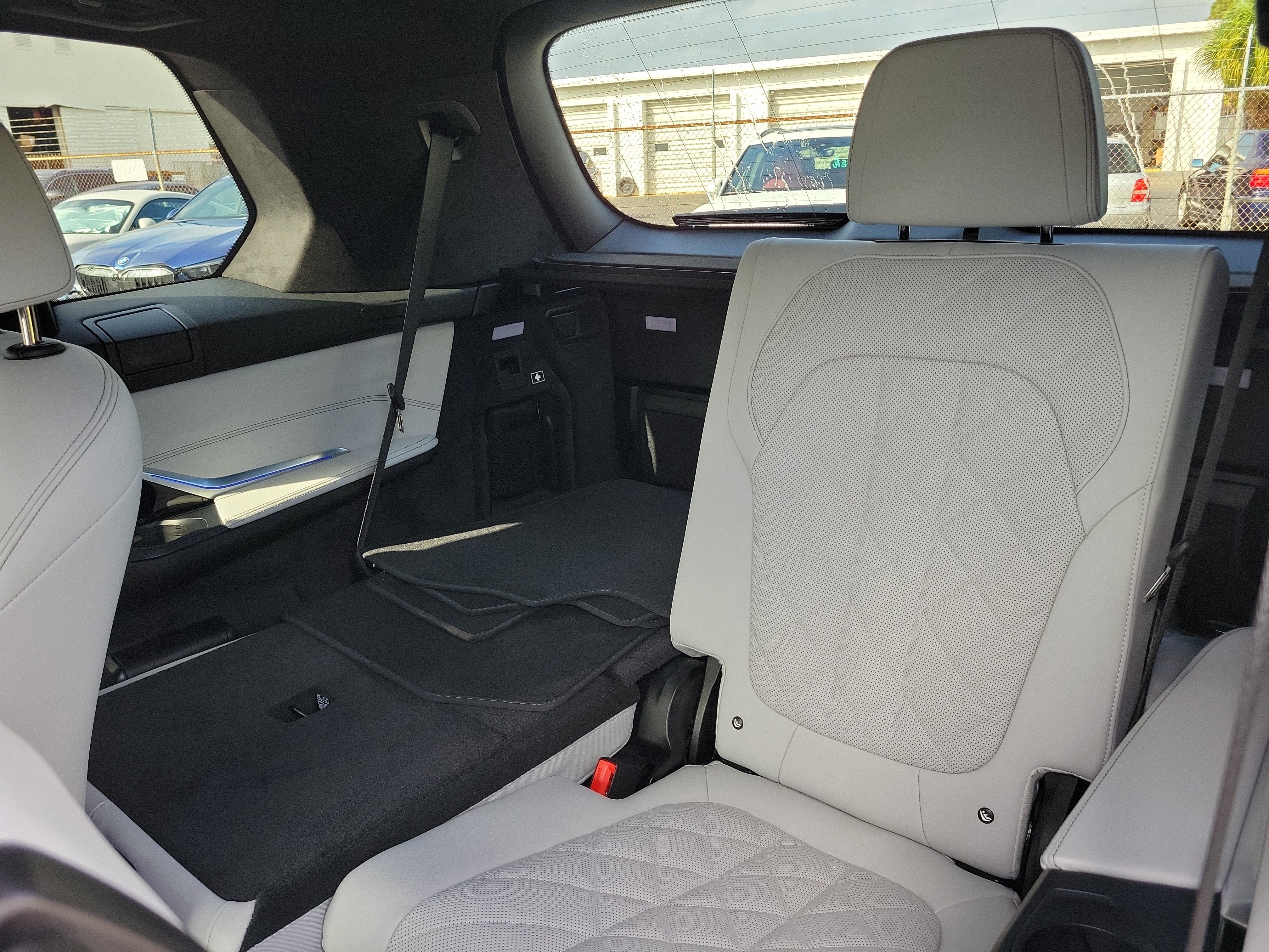 Used 2027 BMW X7 xDrive40i w/ M Sport Package AWD/4WD image 11