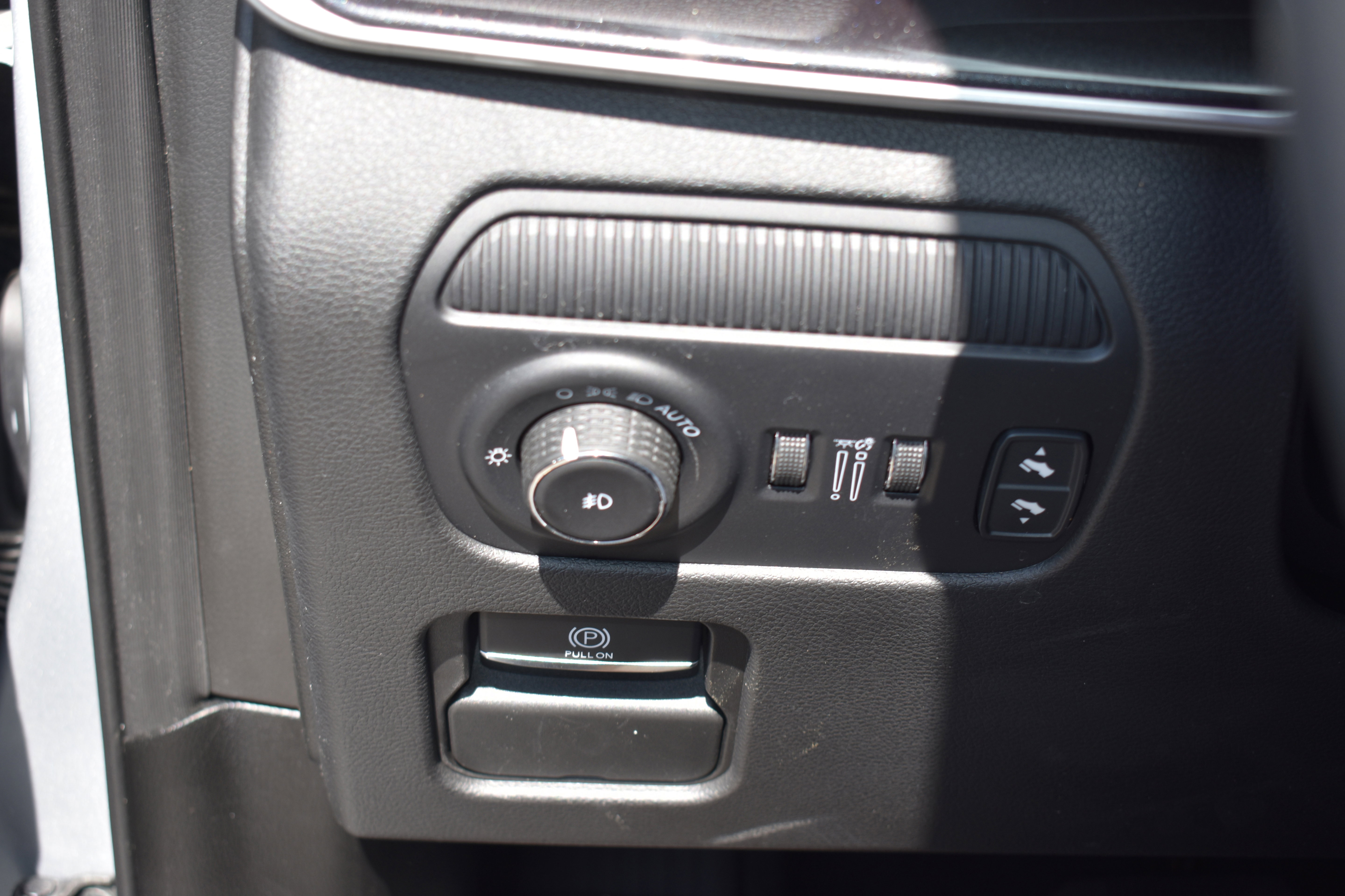 Used 2024 Jeep Wagoneer 4WD w/ Premium Group I image 18