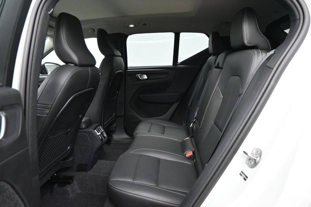 New 2026 Volvo XC40 B5 Ultra w/ Climate Package AWD/4WD image 14