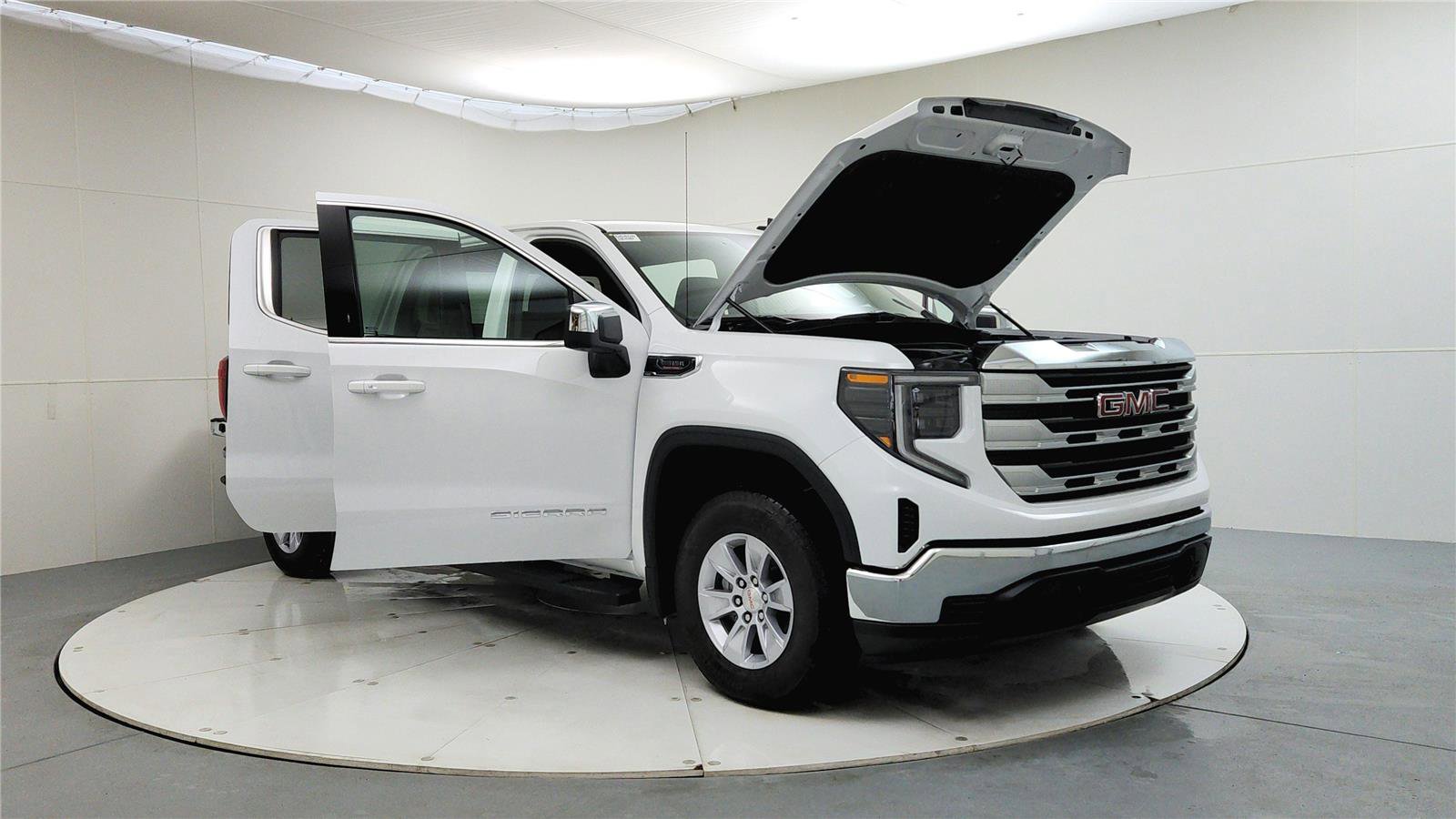 New 2026 GMC Sierra 1500 SLE image 9