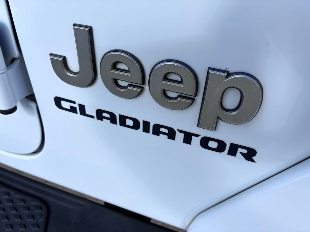 Used 2020 Jeep Gladiator Overland image 4