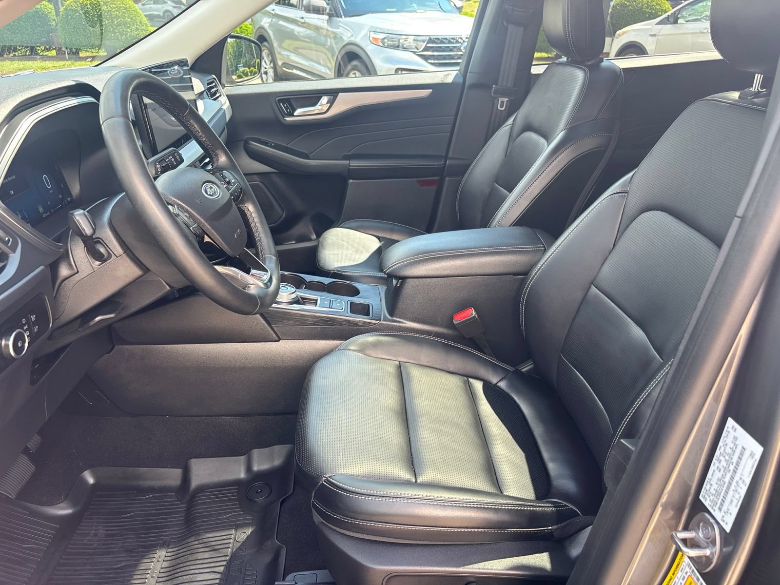 Used 2023 Ford Escape Platinum AWD/4WD image 13