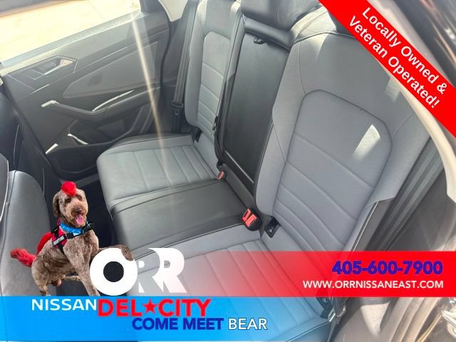 Used 2025 Volkswagen Jetta SE FWD image 12
