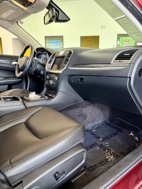 Used 2018 Chrysler 300 Touring L RWD image 12
