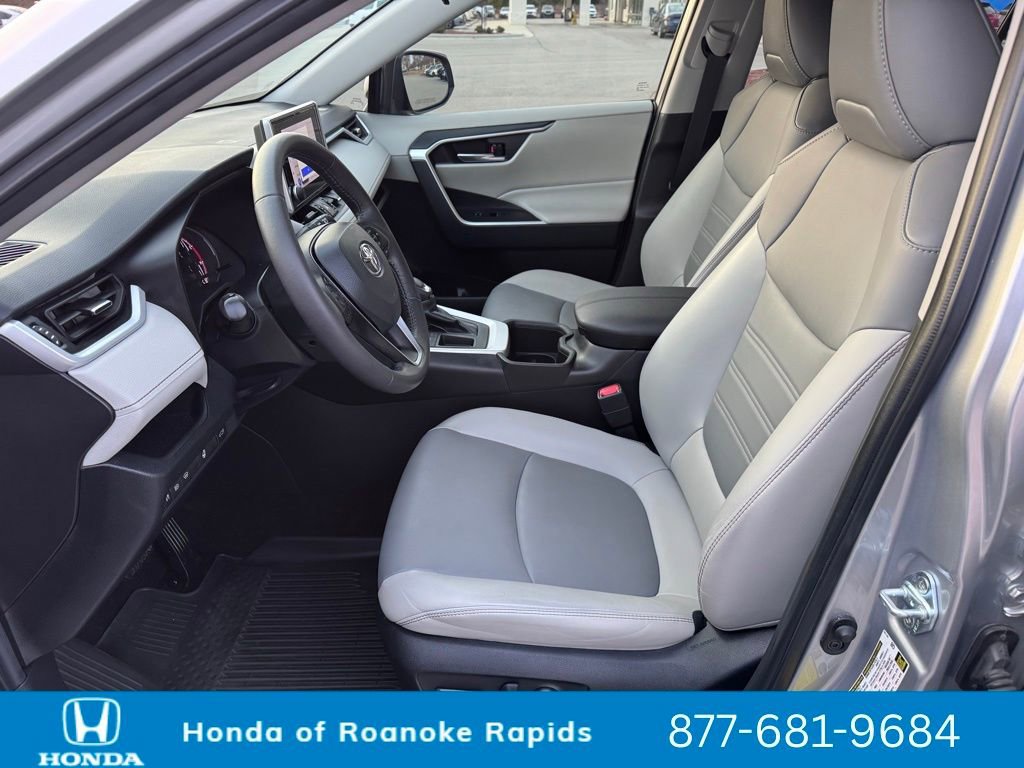 Used 2023 Toyota RAV4 XLE Premium image 11