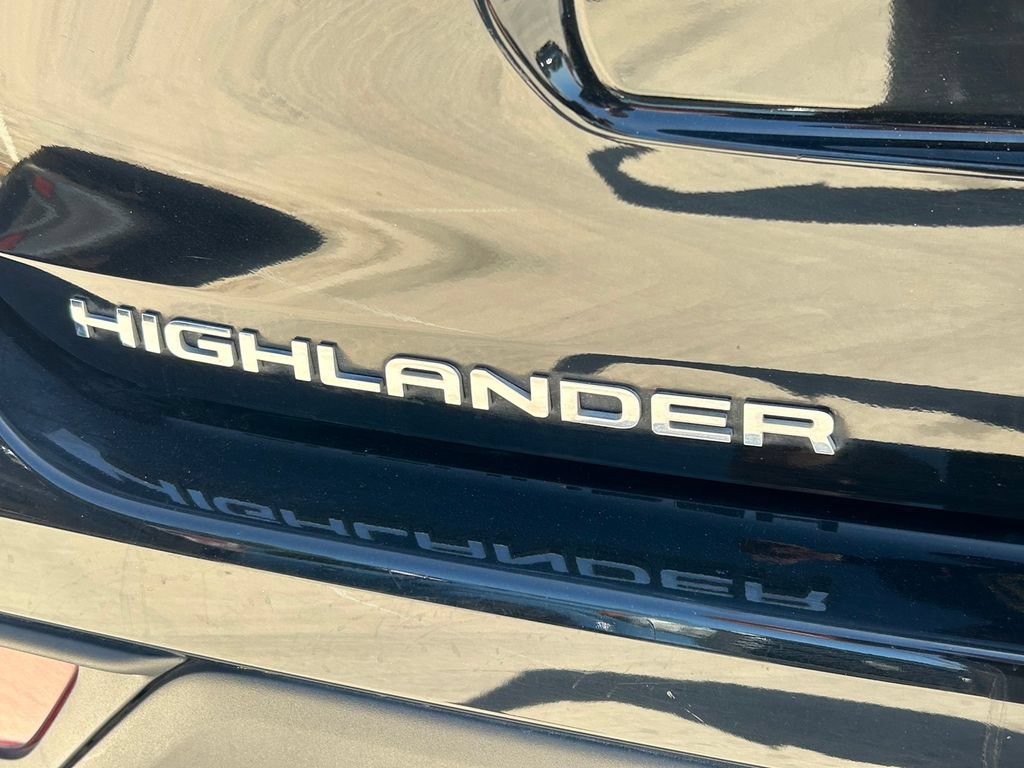 Used 2023 Toyota Highlander XLE FWD image 13