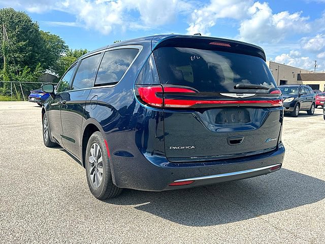 Used 2023 Chrysler Pacifica Touring-L FWD image 6