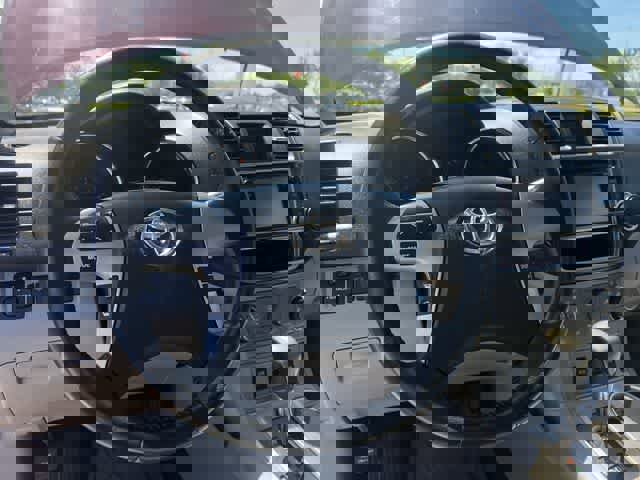 Used 2013 Toyota Highlander SE FWD image 17