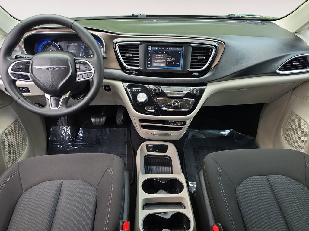 Used 2022 Chrysler Voyager LX FWD image 10