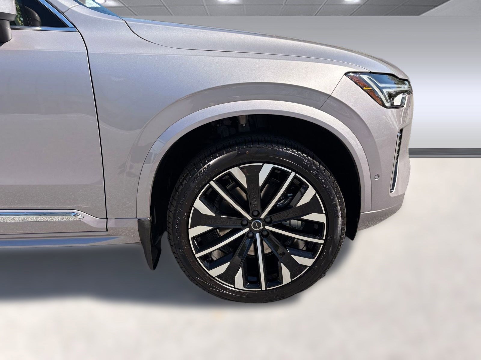 Certified 2026 Volvo XC90 B6 Plus w/ Protection Package AWD/4WD image 11