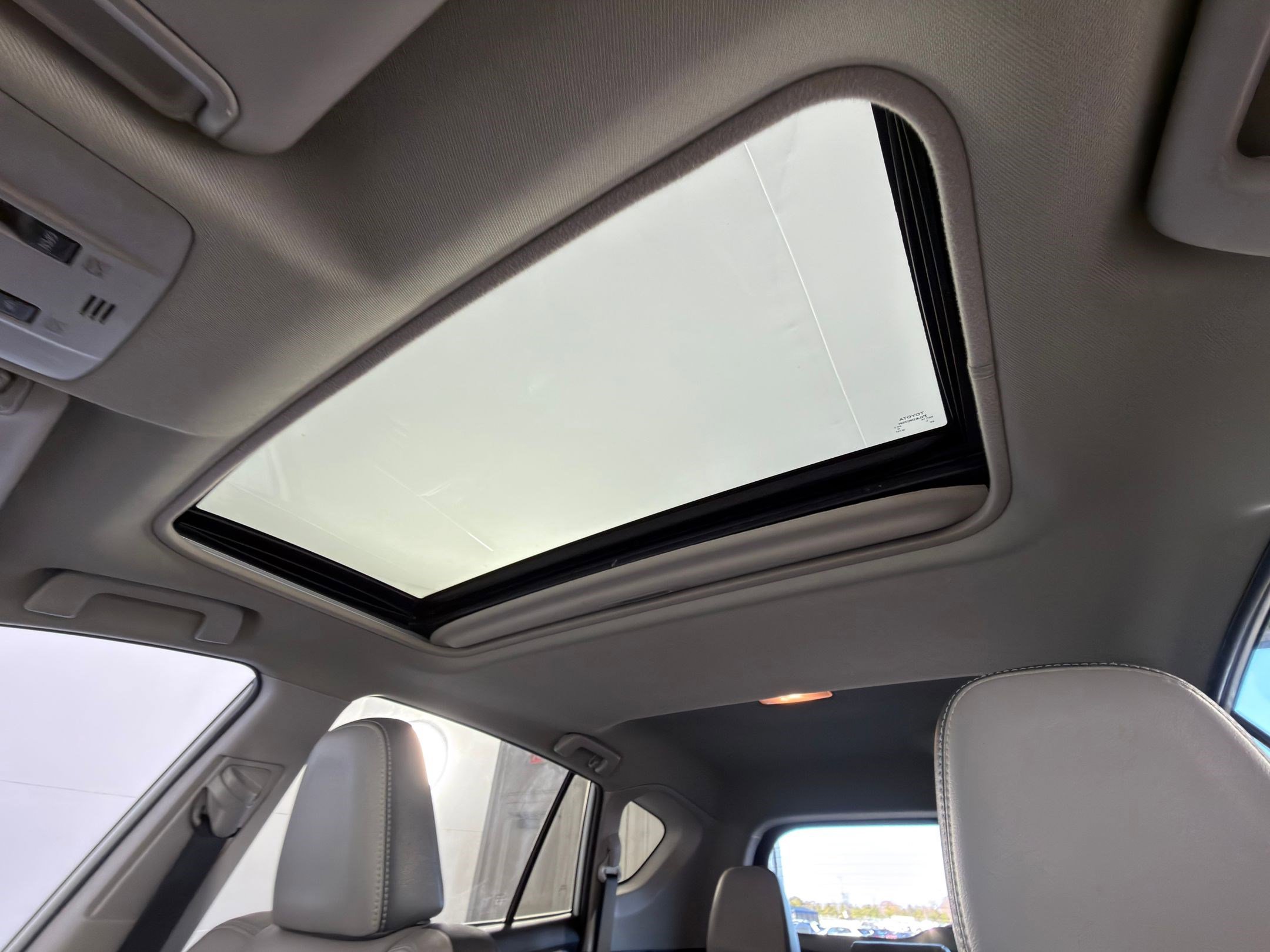 Used 2014 Toyota RAV4 Limited image 12