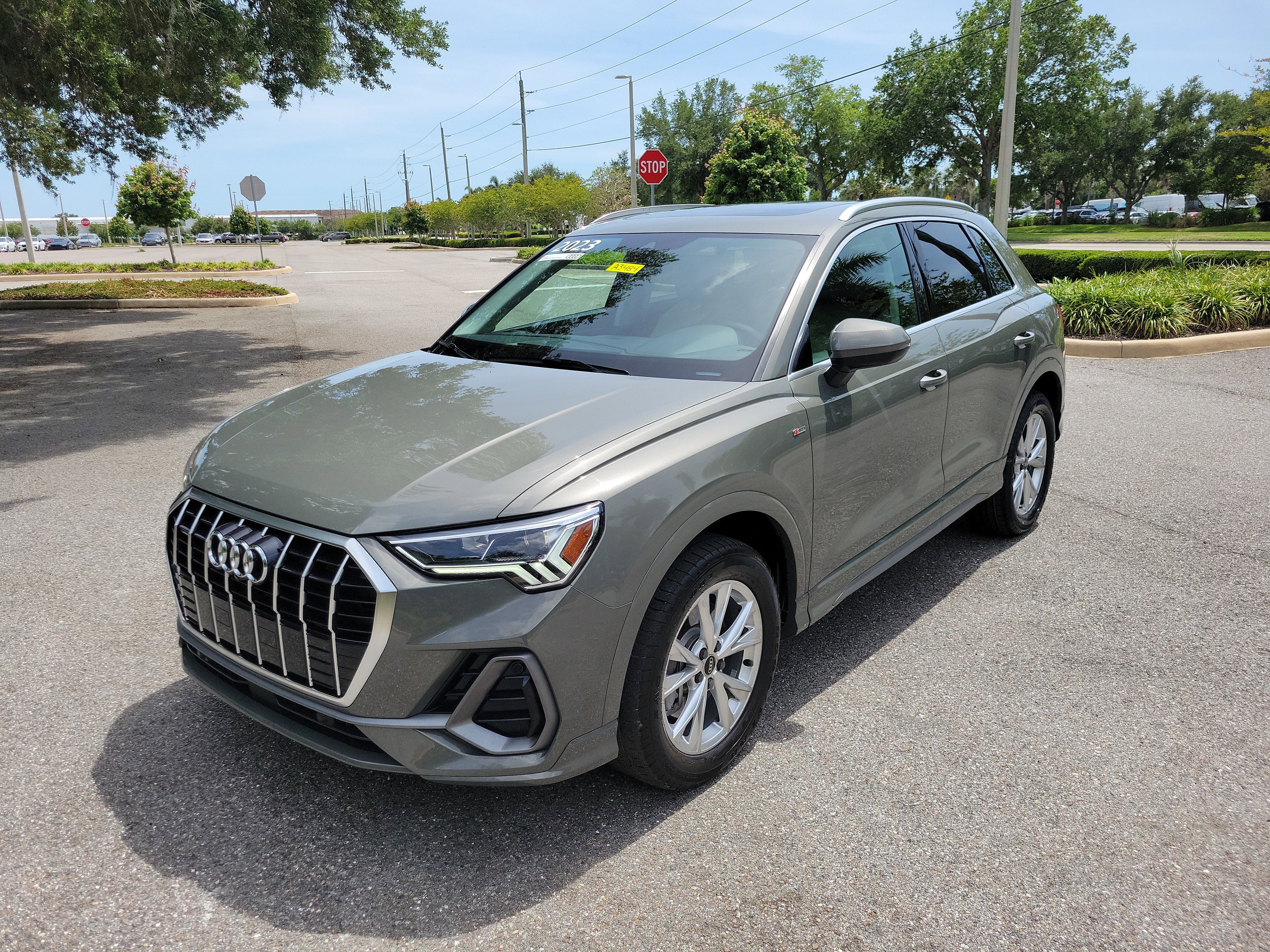 Used 2023 Audi Q3 2.0T Premium Plus w/ Premium Plus Package AWD/4WD image 8