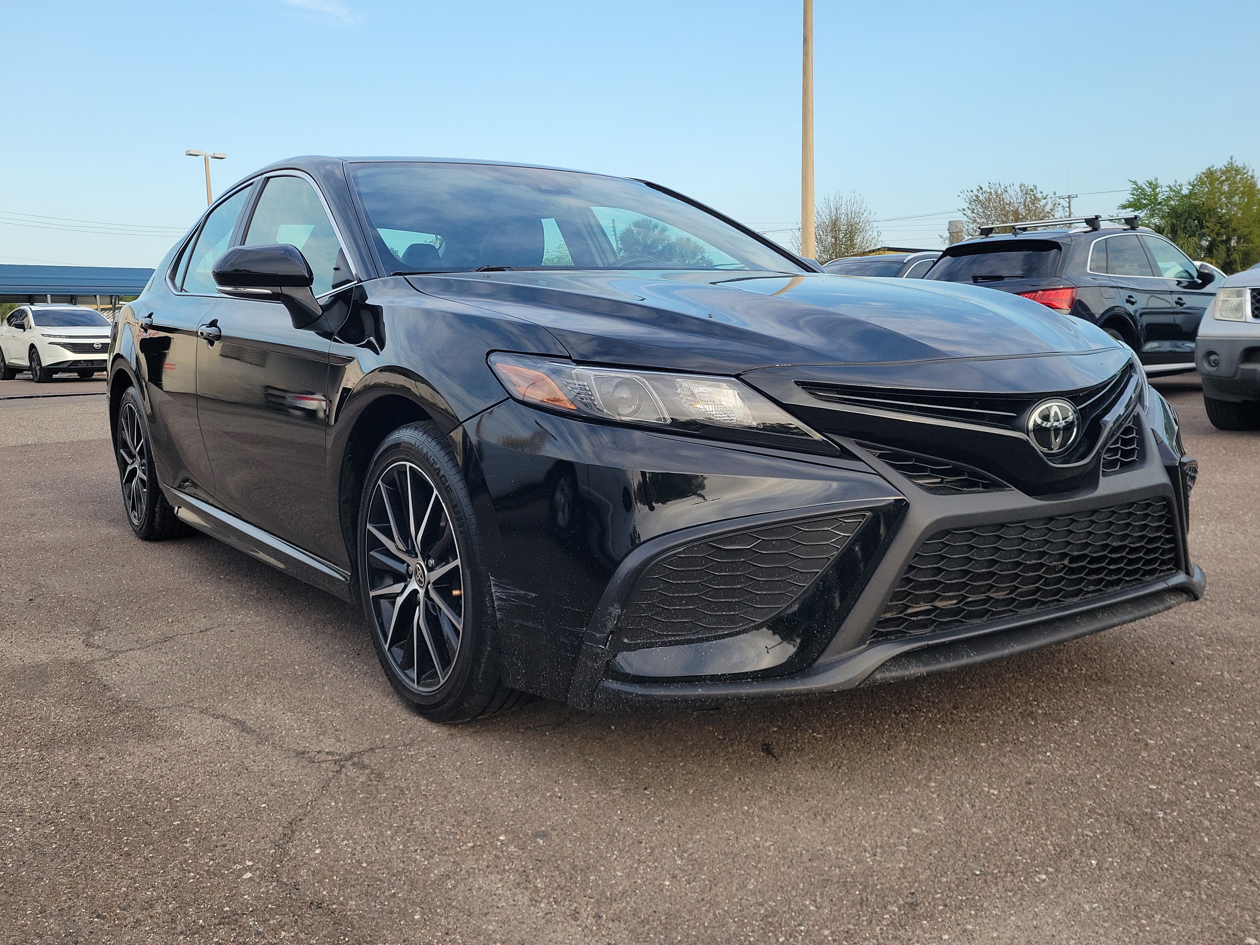 Used 2021 Toyota Camry SE w/ Convenience Package image 2