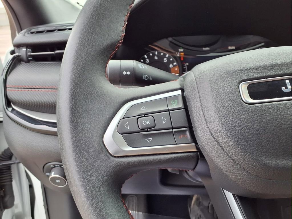 Used 2025 Jeep Compass Trailhawk AWD/4WD image 18